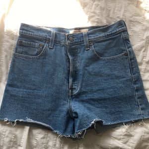 Levi’s Ribcage Shorts